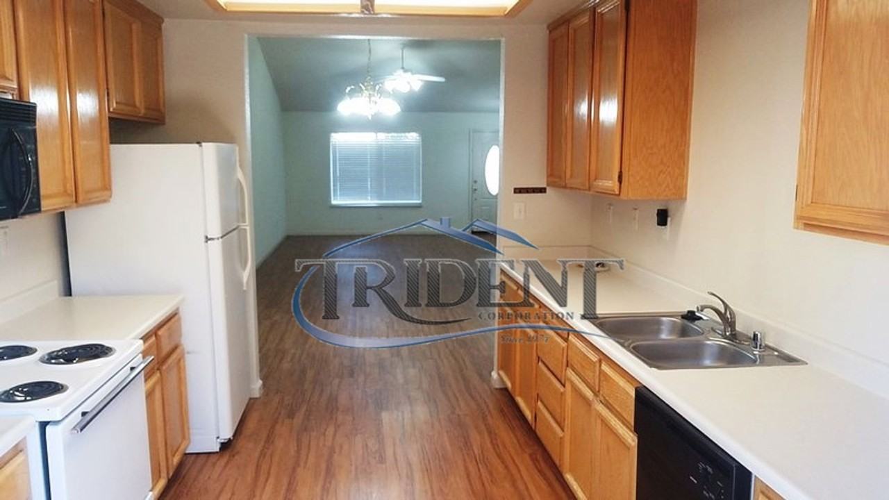 1070 Arbor Dr - Photo 7 of 19