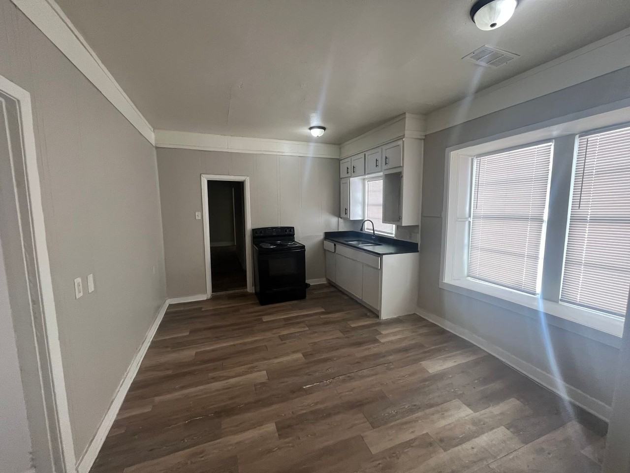 1812 S Martin St - Photo 4 of 17