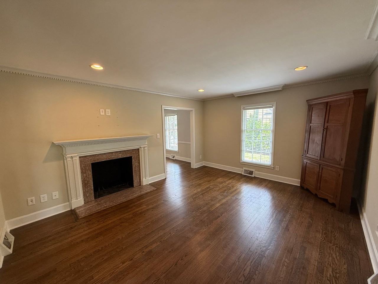 1885 Maryland Ave - Photo 3 of 10