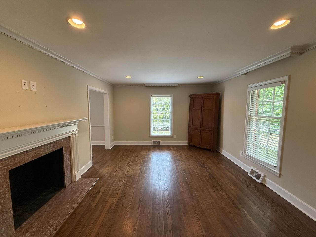 1885 Maryland Ave - Photo 4 of 10
