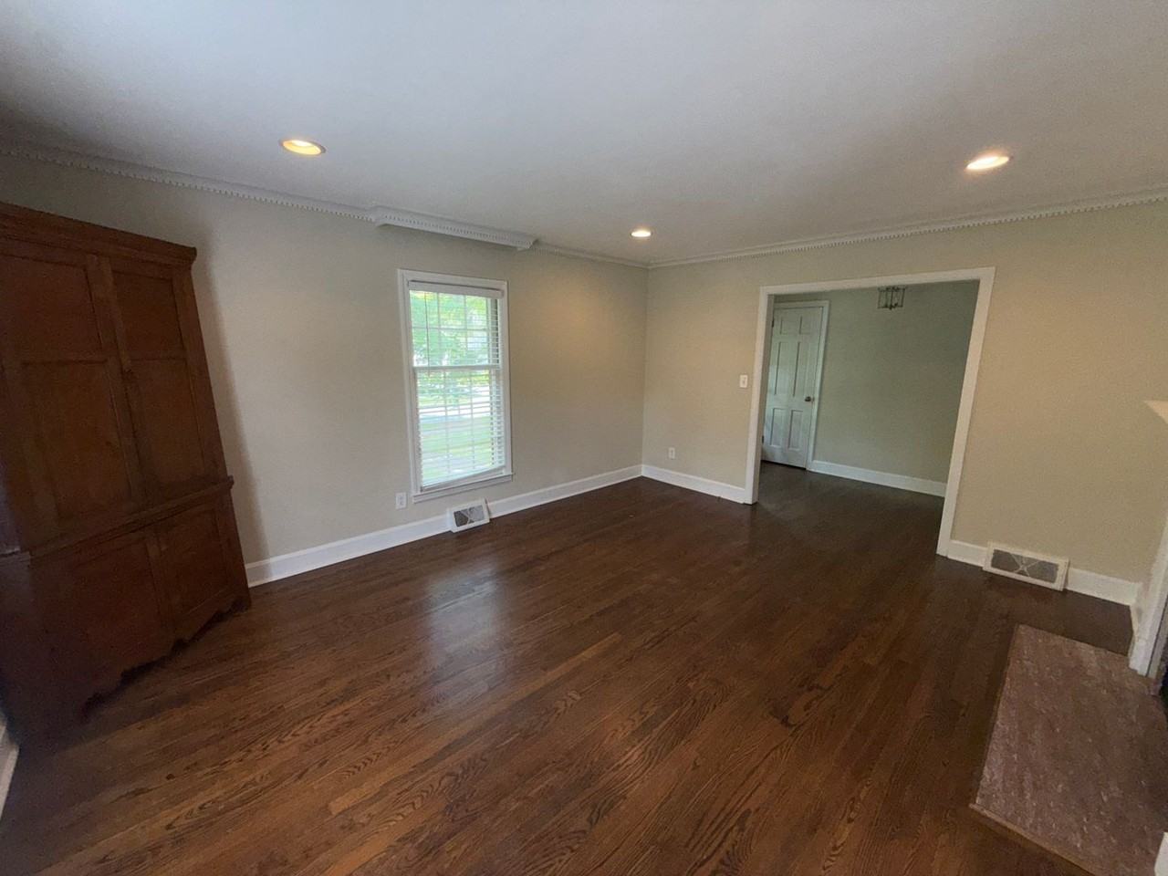 1885 Maryland Ave - Photo 5 of 10