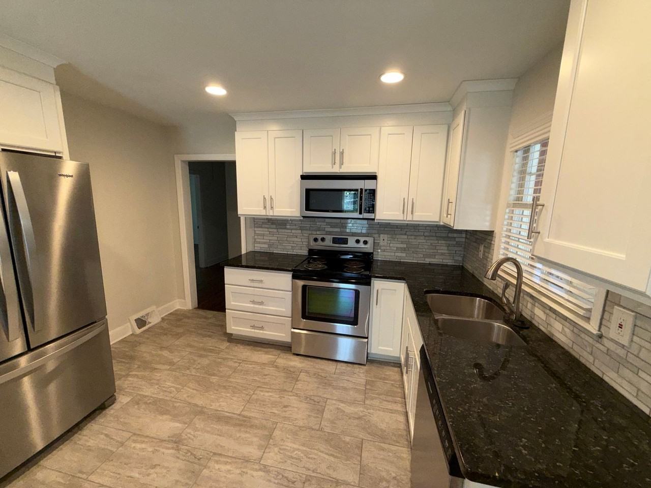 1885 Maryland Ave - Photo 6 of 10