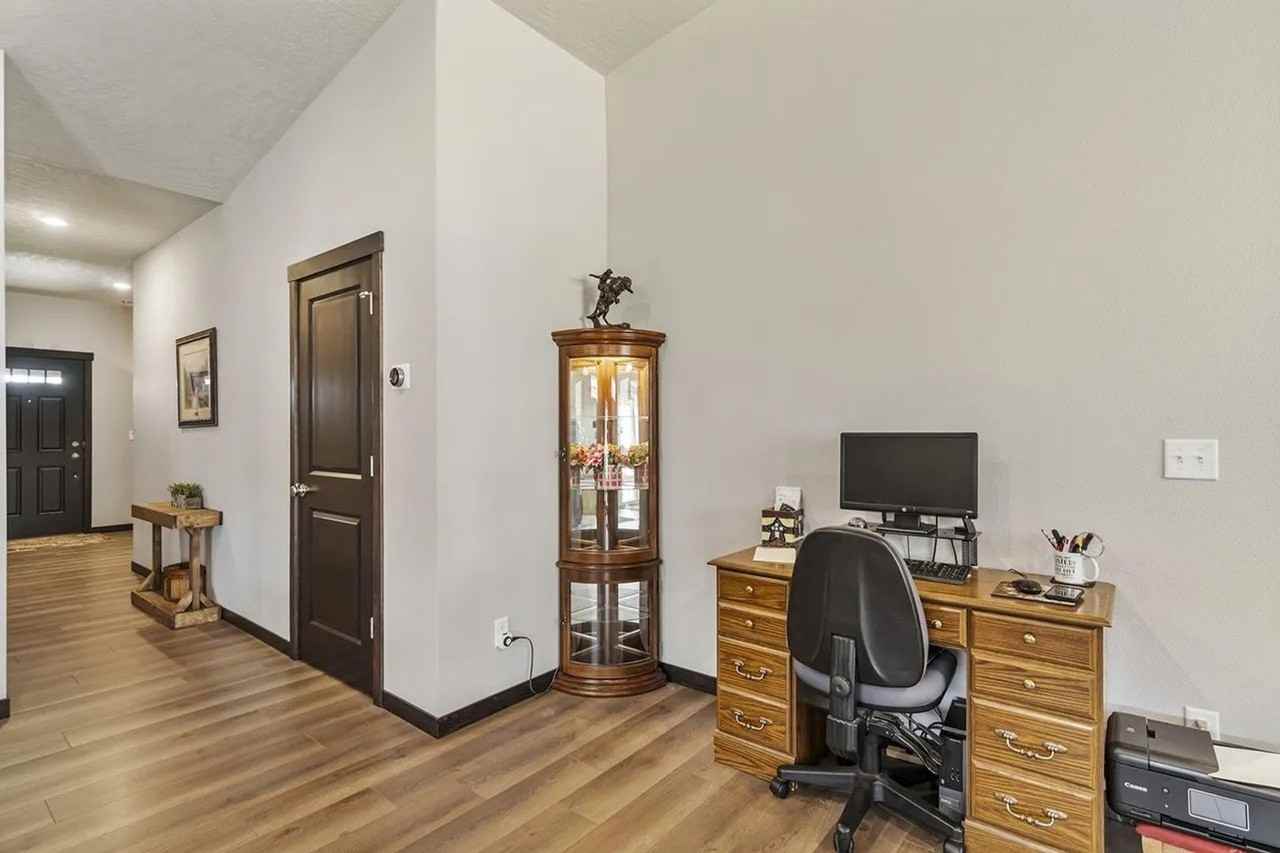 198 N Spindle St - Photo 2 of 20