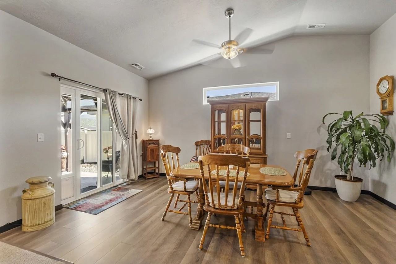 198 N Spindle St - Photo 5 of 20