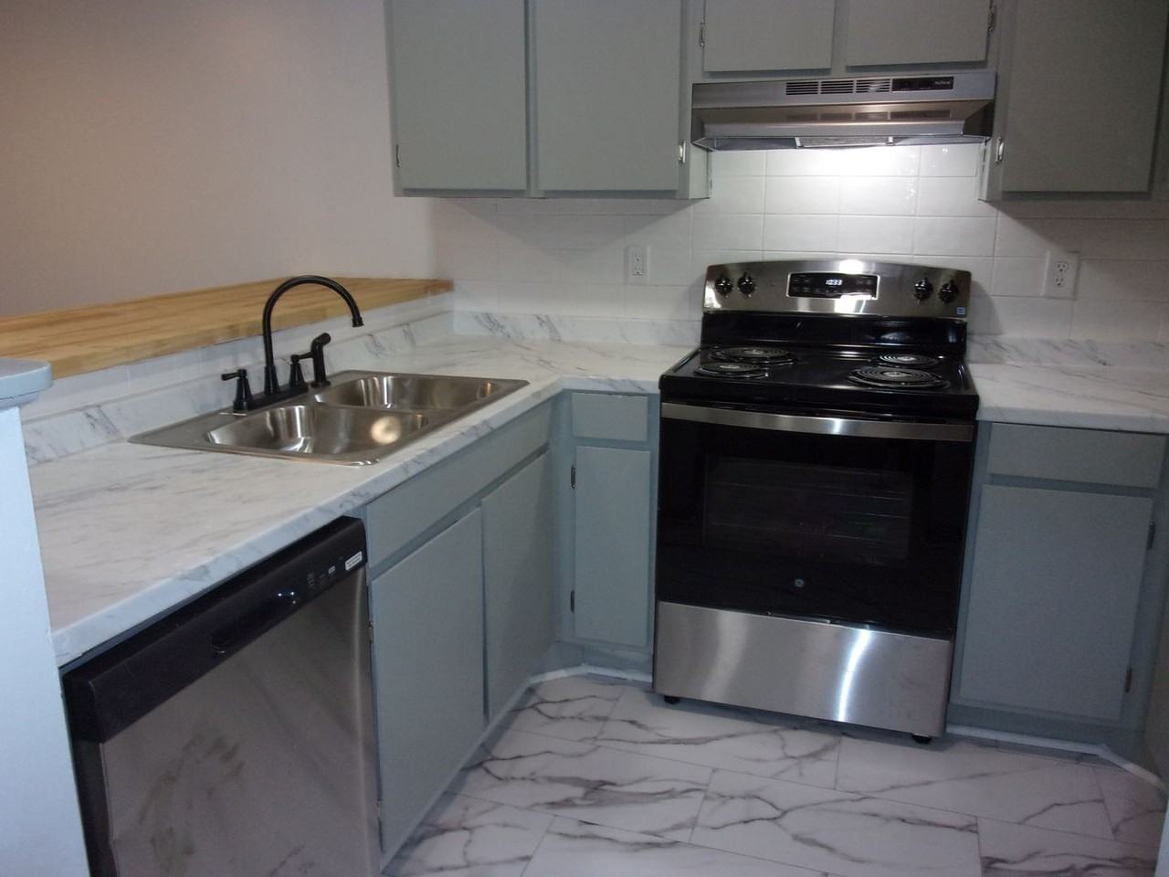 1673 Eagles Pl #102C - Photo 3 of 13