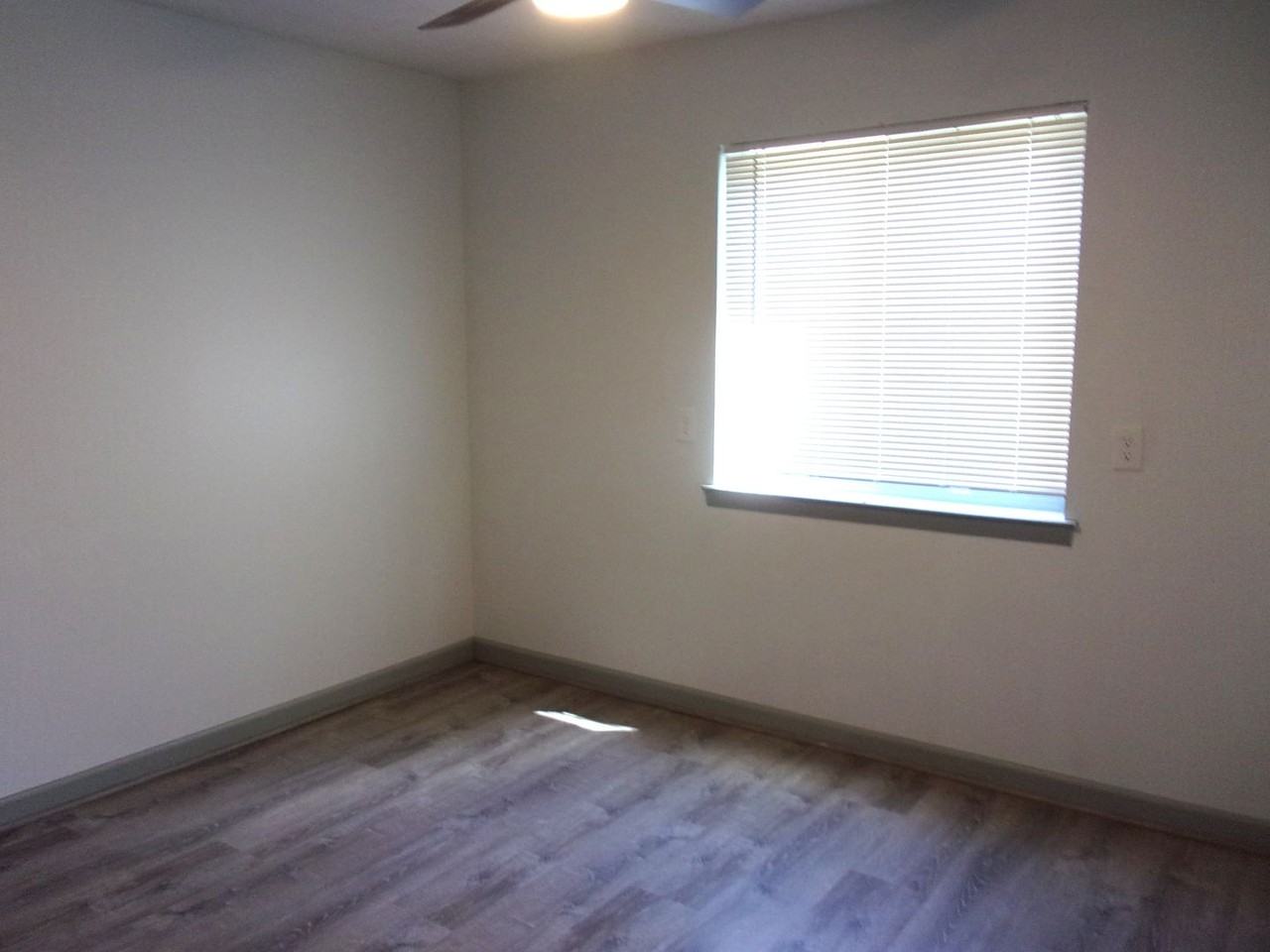 1673 Eagles Pl #102C - Photo 7 of 13
