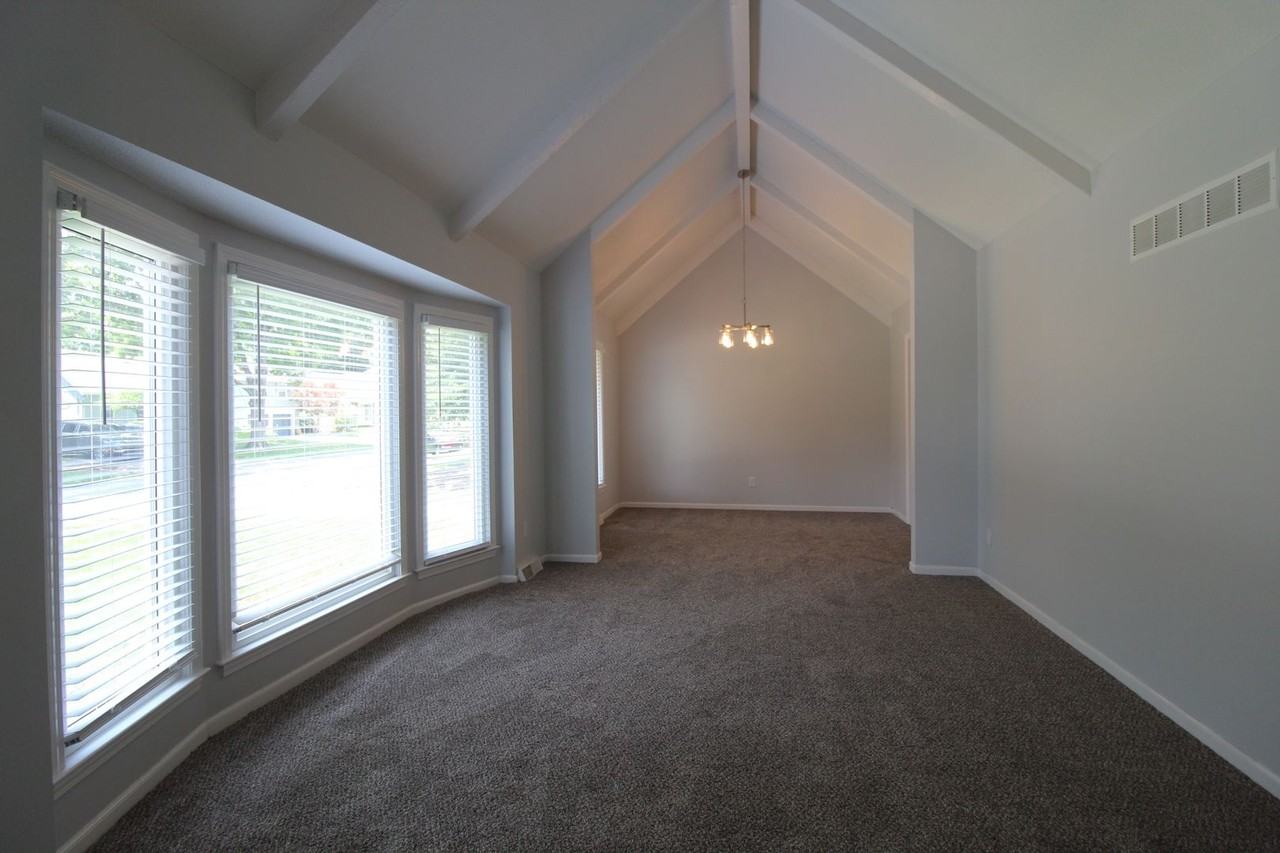 9913 Perry Dr - Photo 5 of 33