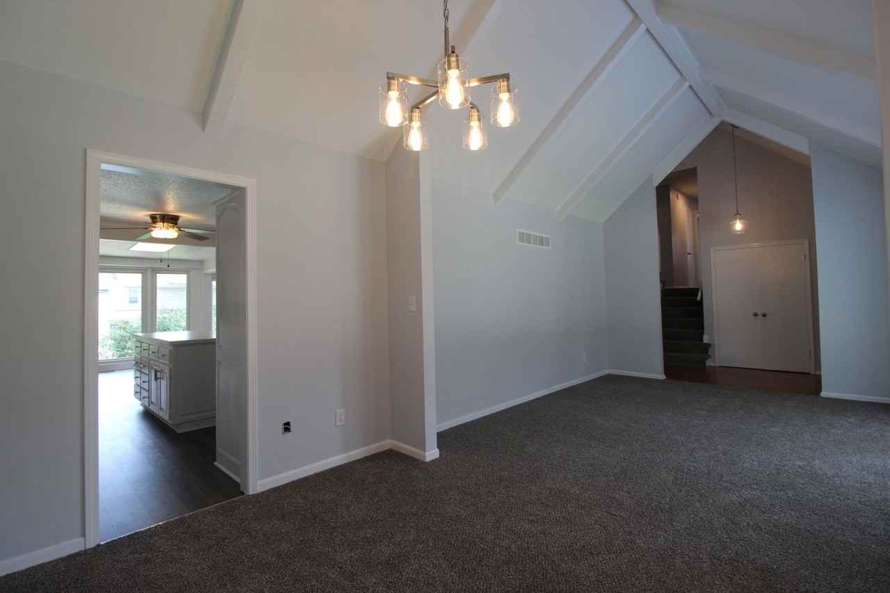 9913 Perry Dr - Photo 6 of 33