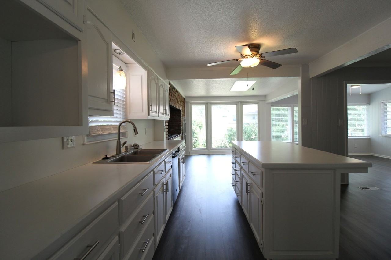 9913 Perry Dr - Photo 7 of 33