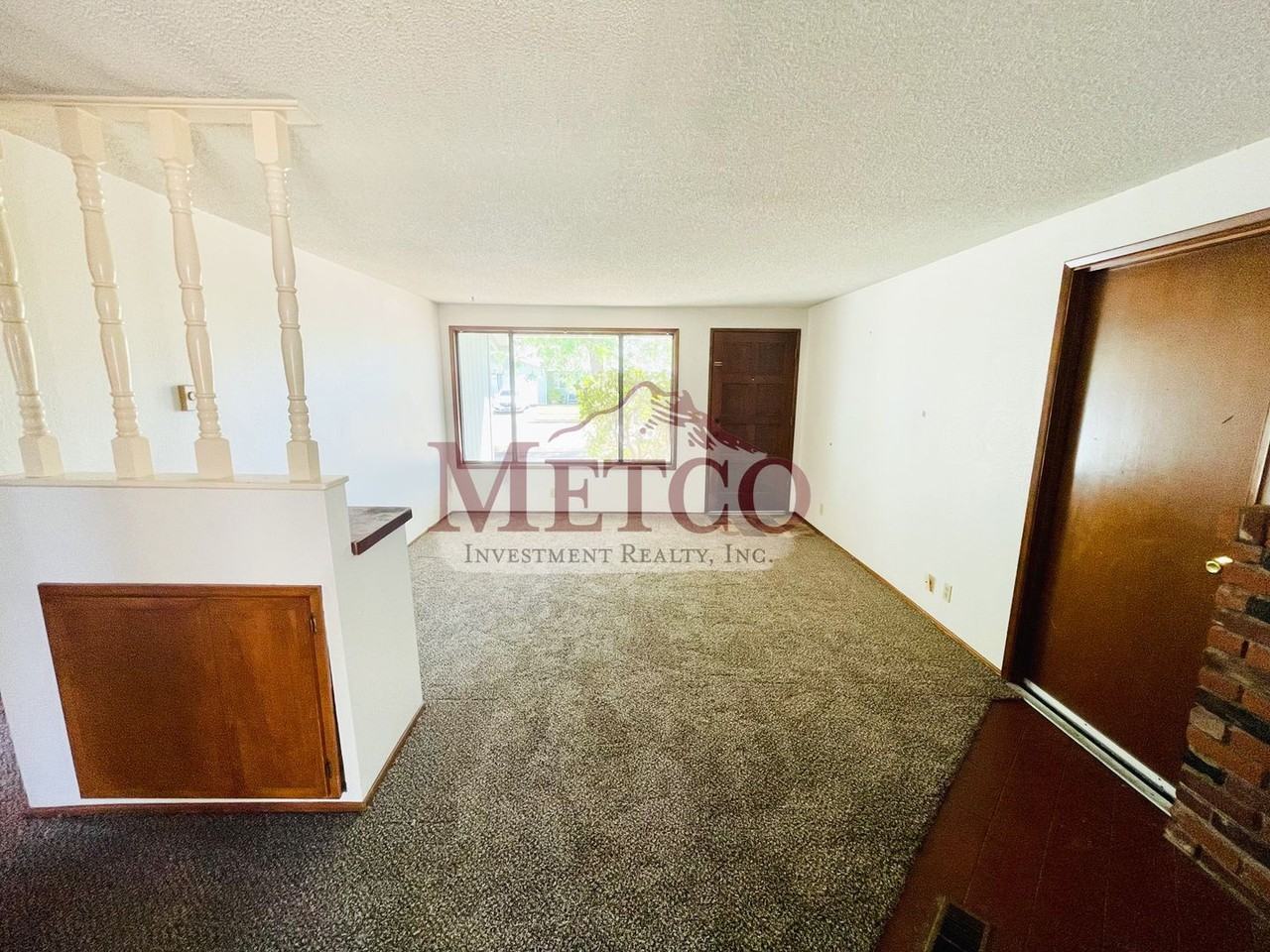 366 49th St - Photo 2 of 10