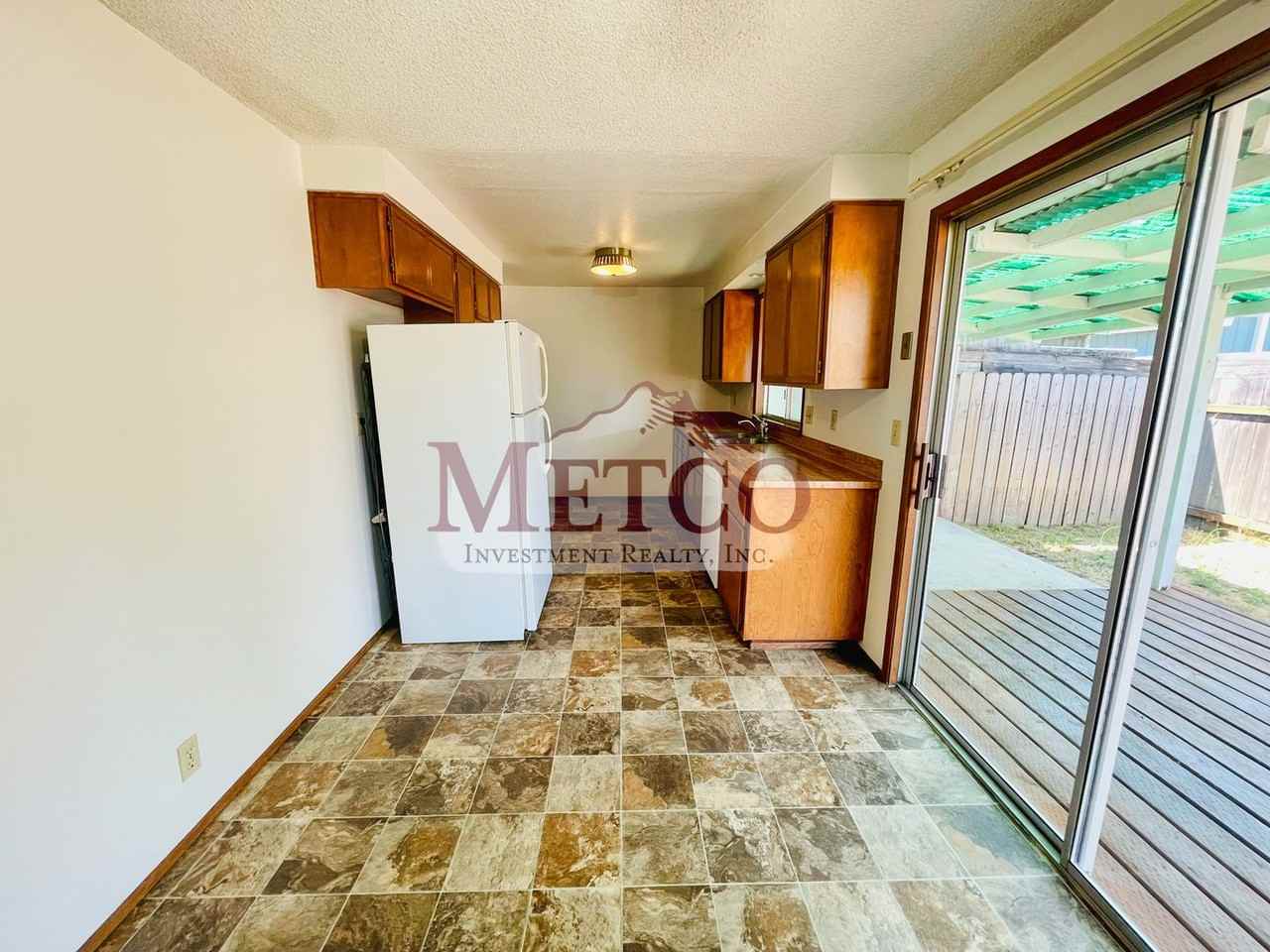 366 49th St - Photo 5 of 10