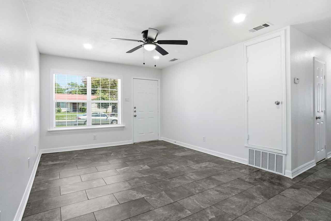 1013 Irion Dr - Photo 2 of 15