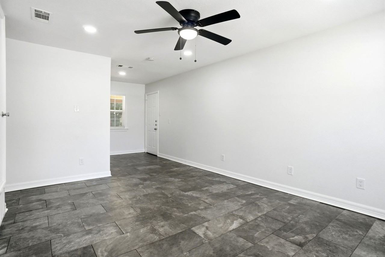 1013 Irion Dr - Photo 4 of 15