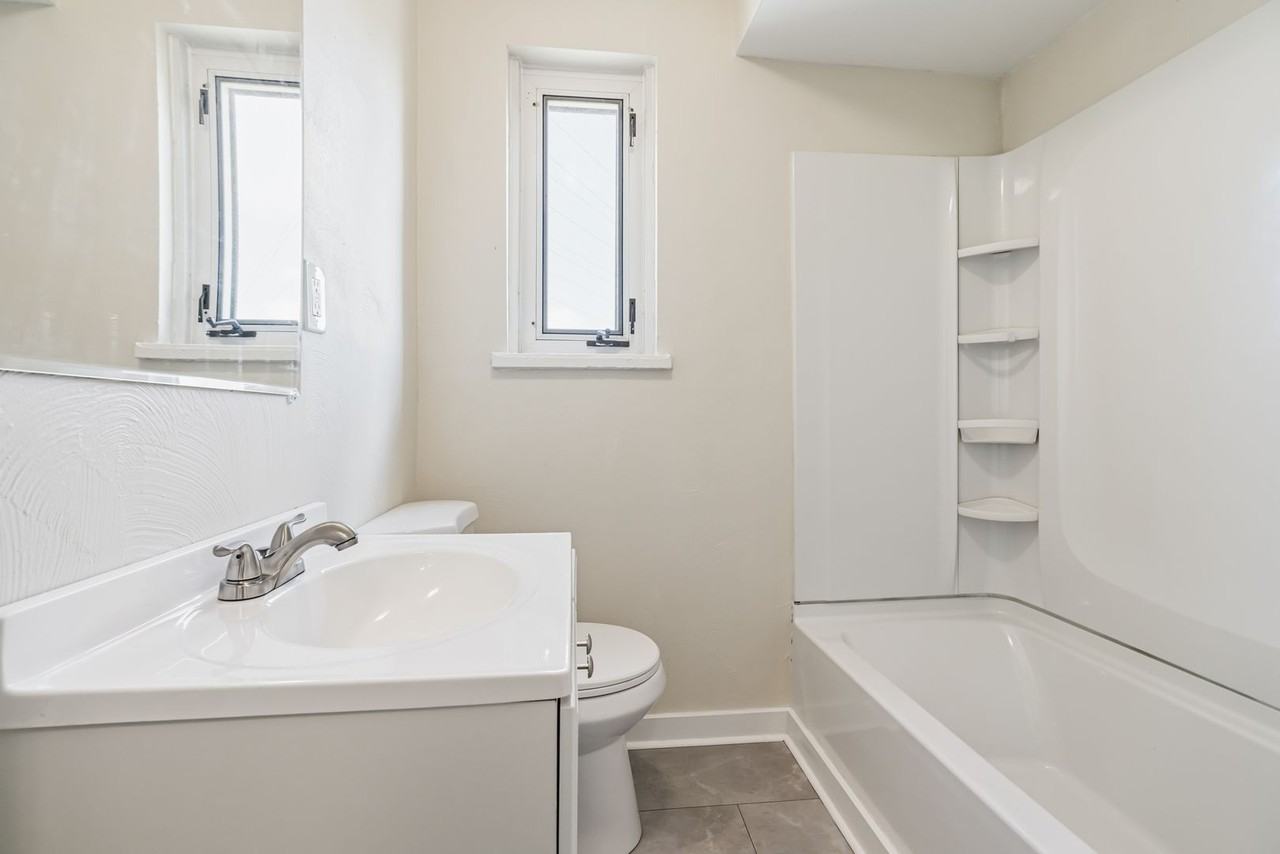 338 Meadow Ave - Photo 2 of 28