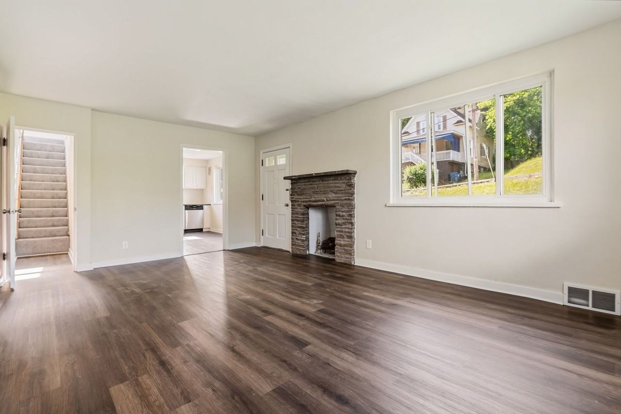 338 Meadow Ave - Photo 3 of 28