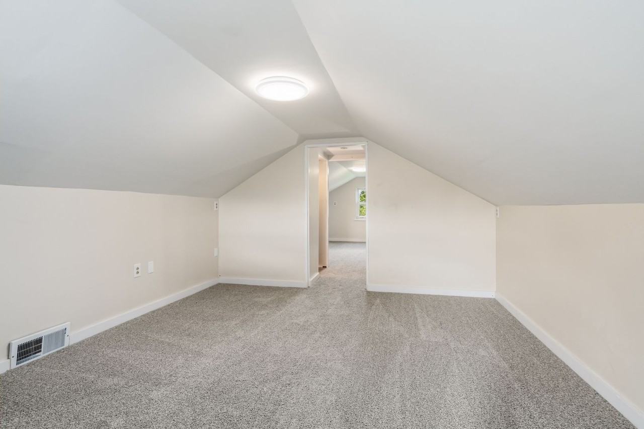 338 Meadow Ave - Photo 5 of 28