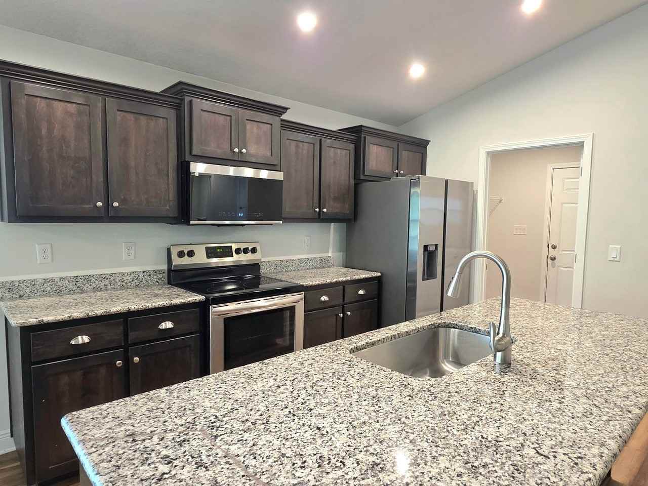 6613 Boatswain Rd - Photo 5 of 17