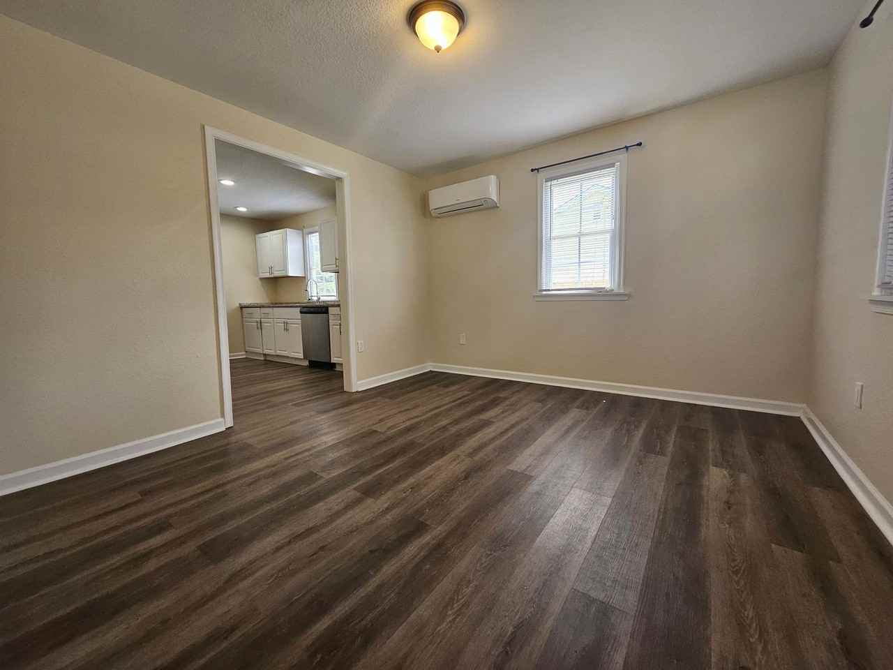 212 Middle St - Photo 6 of 18