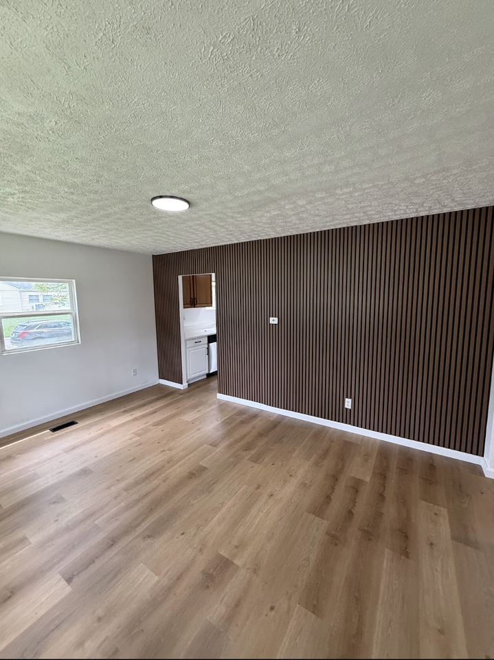 608 Schuyler Dr #1 - Photo 3 of 17
