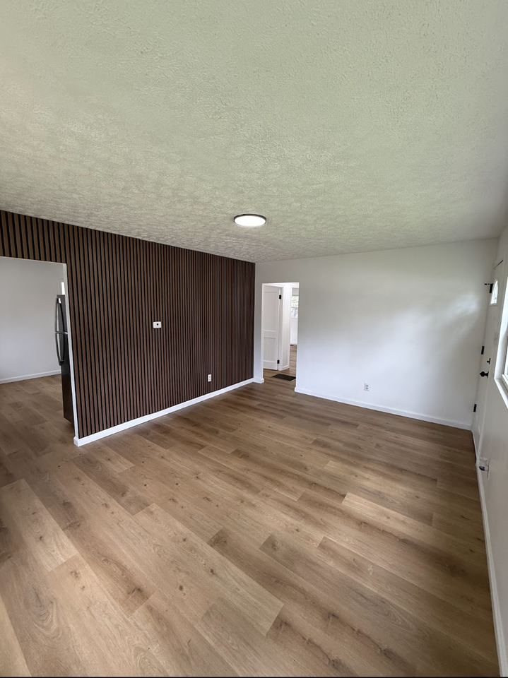 608 Schuyler Dr #1 - Photo 4 of 17