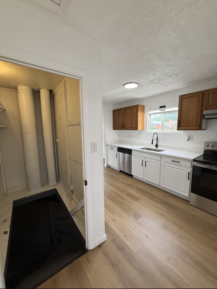 608 Schuyler Dr #1 - Photo 7 of 17