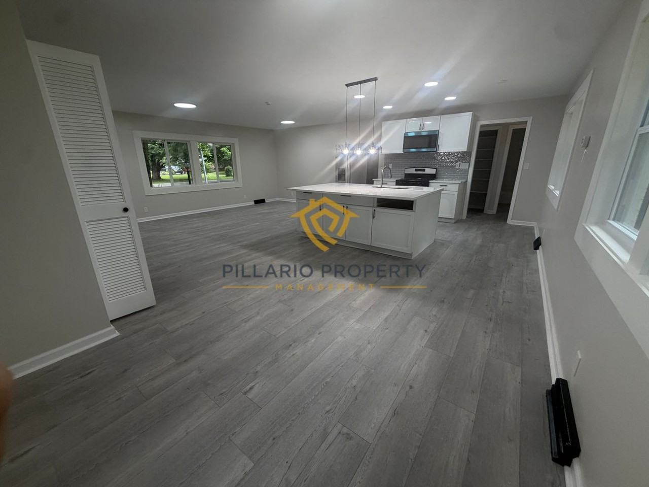 2706 Lakewood Dr N - Photo 3 of 17