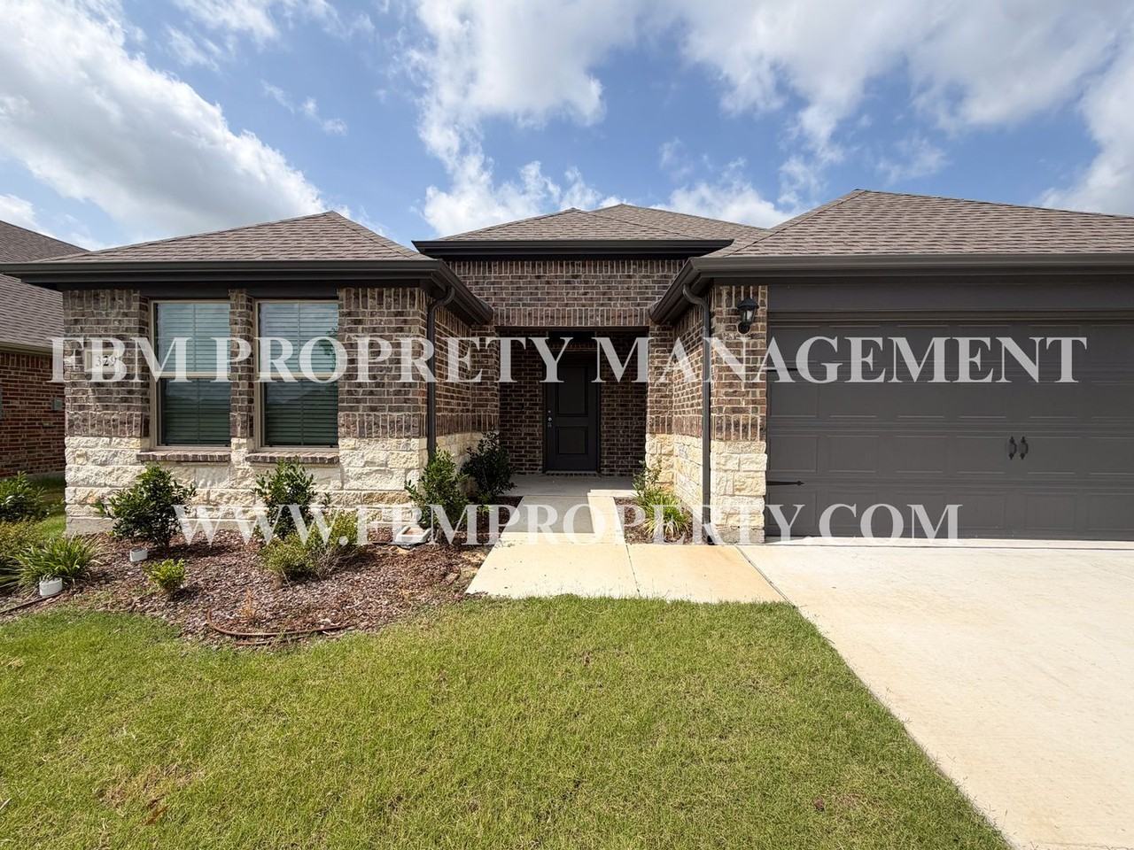329 Thoroughbred St - Photo 2 of 23