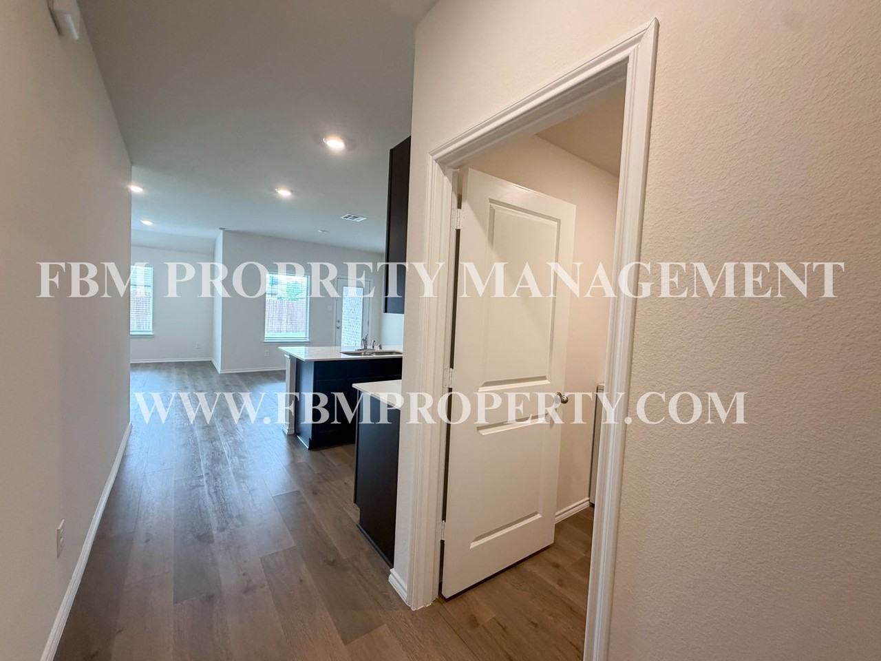 329 Thoroughbred St - Photo 4 of 23