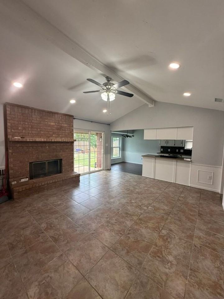 1717 Pemelton Dr - Photo 4 of 28