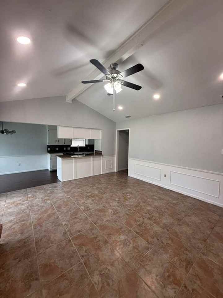 1717 Pemelton Dr - Photo 5 of 28