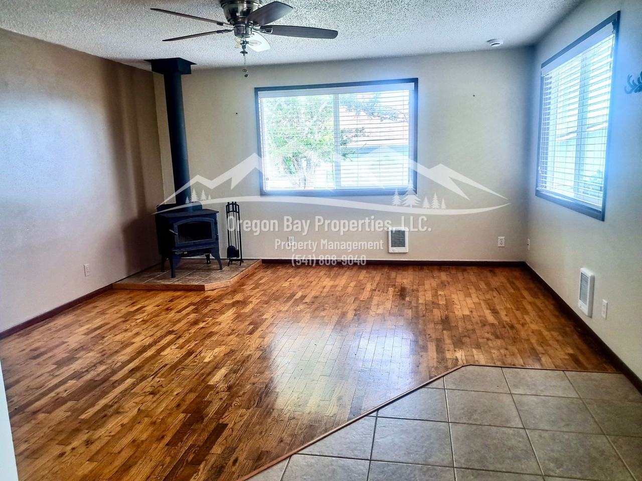 1025 Garfield Ave - Photo 2 of 16