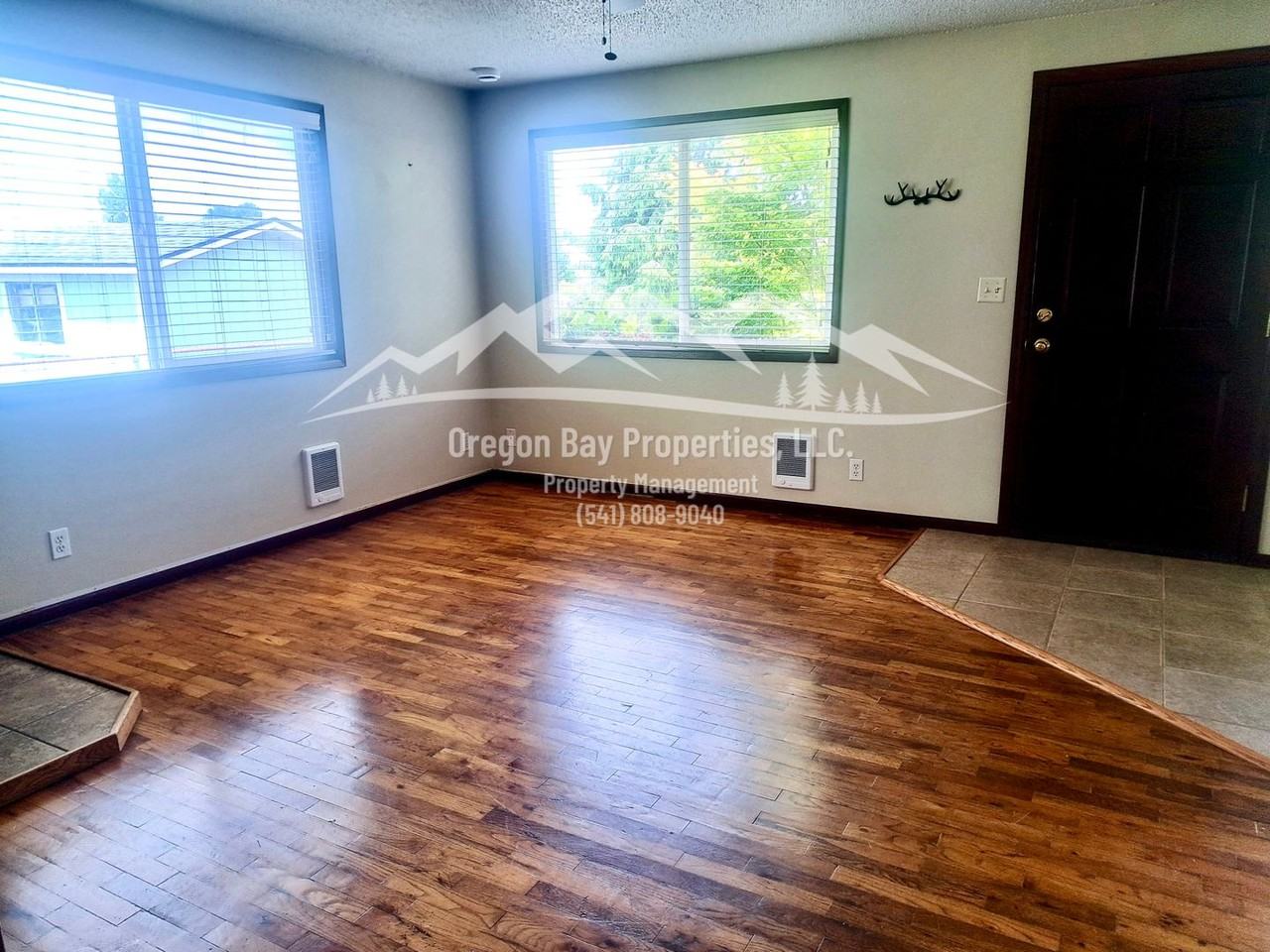 1025 Garfield Ave - Photo 4 of 16