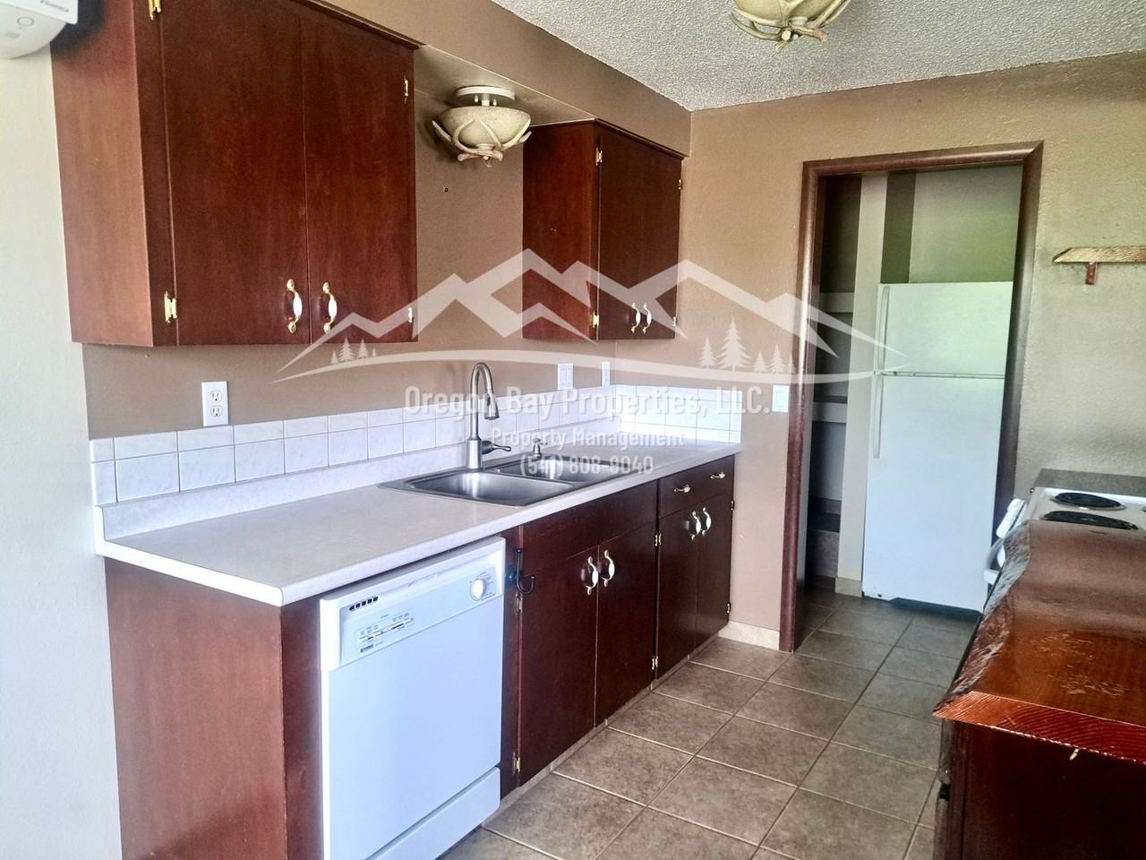 1025 Garfield Ave - Photo 6 of 16