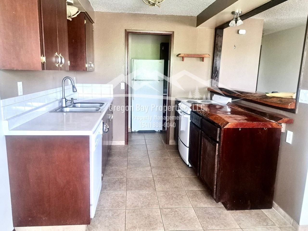 1025 Garfield Ave - Photo 7 of 16