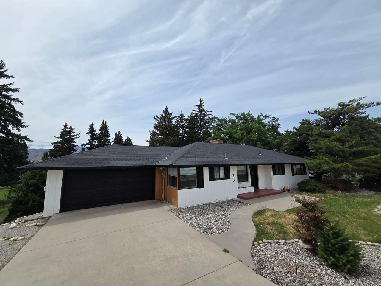 1530 Eastmont Ave - Photo 3 of 25