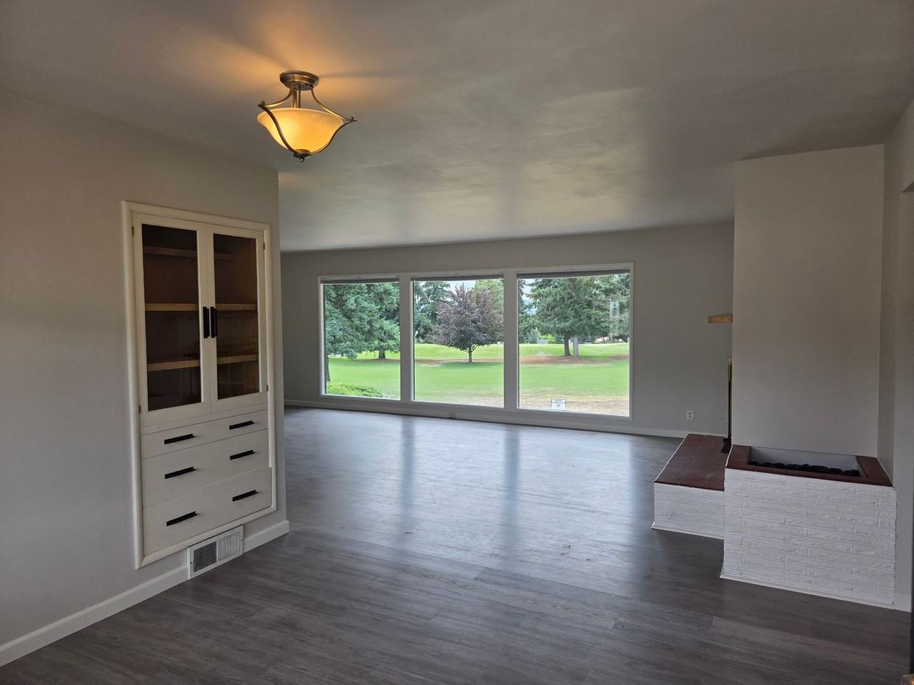 1530 Eastmont Ave - Photo 6 of 25