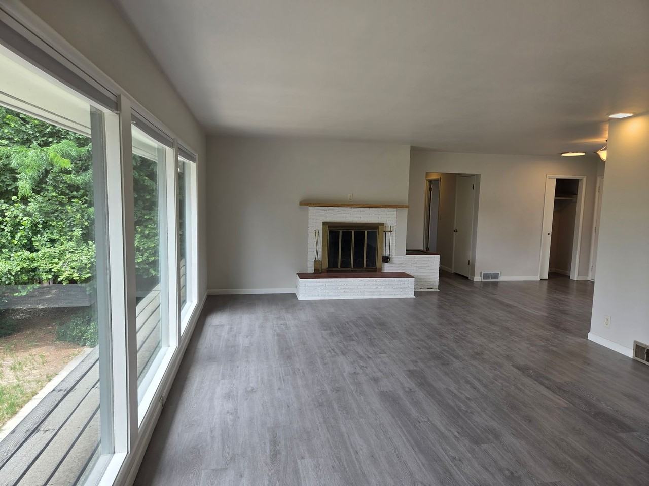 1530 Eastmont Ave - Photo 7 of 25