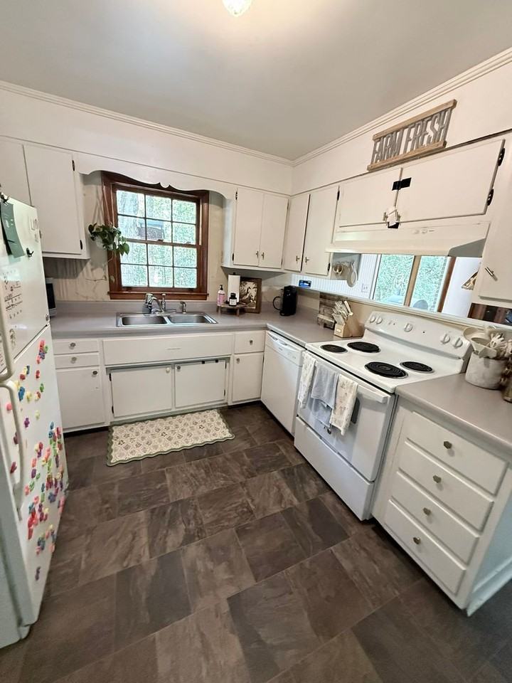 245 Milledge Hts - Photo 2 of 9
