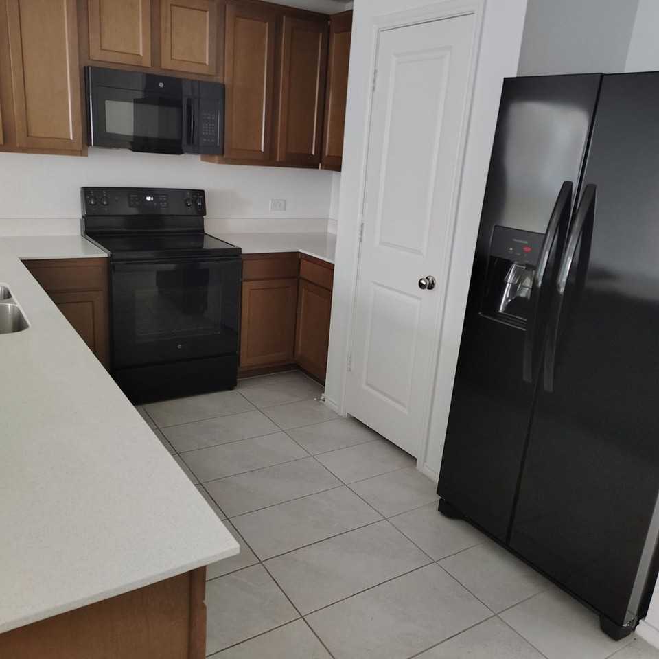 142 Plumcove Dr - Photo 3 of 39