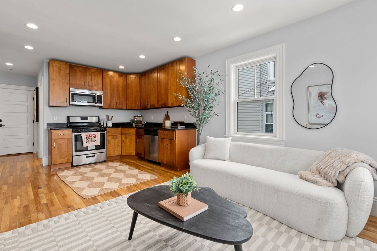 70 Linden St - Photo 5 of 18