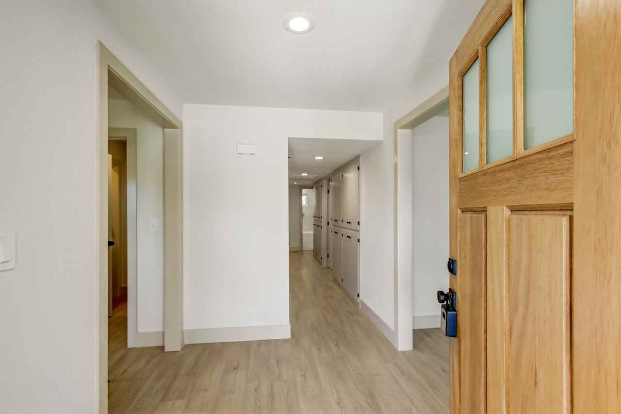 965 Jonas Ave - Photo 4 of 45