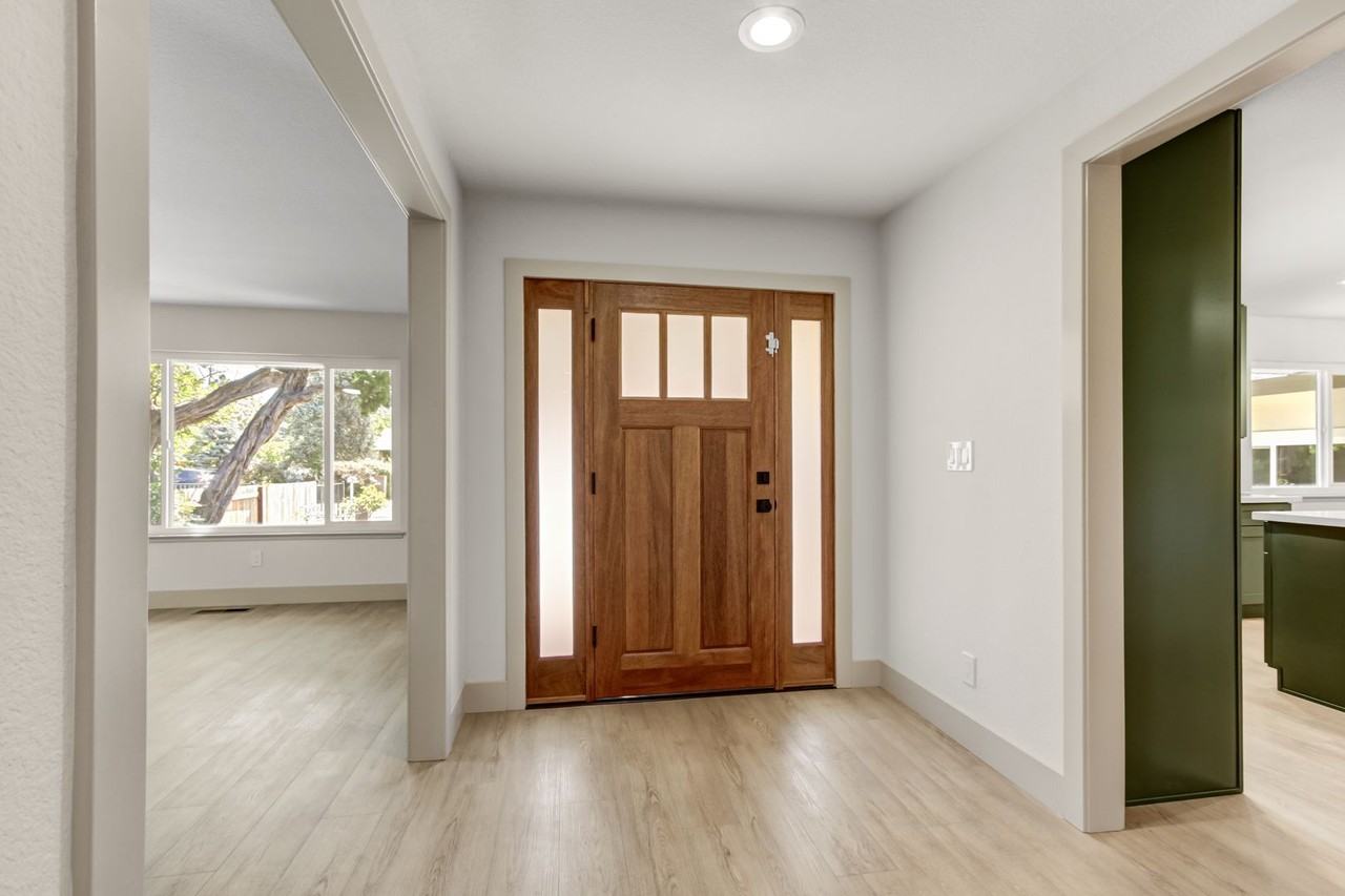 965 Jonas Ave - Photo 5 of 45