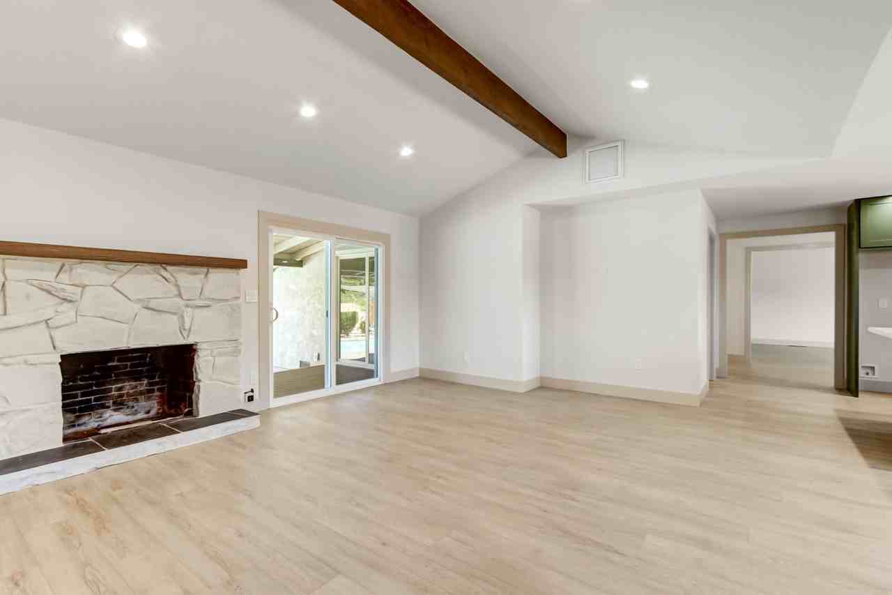 965 Jonas Ave - Photo 6 of 45