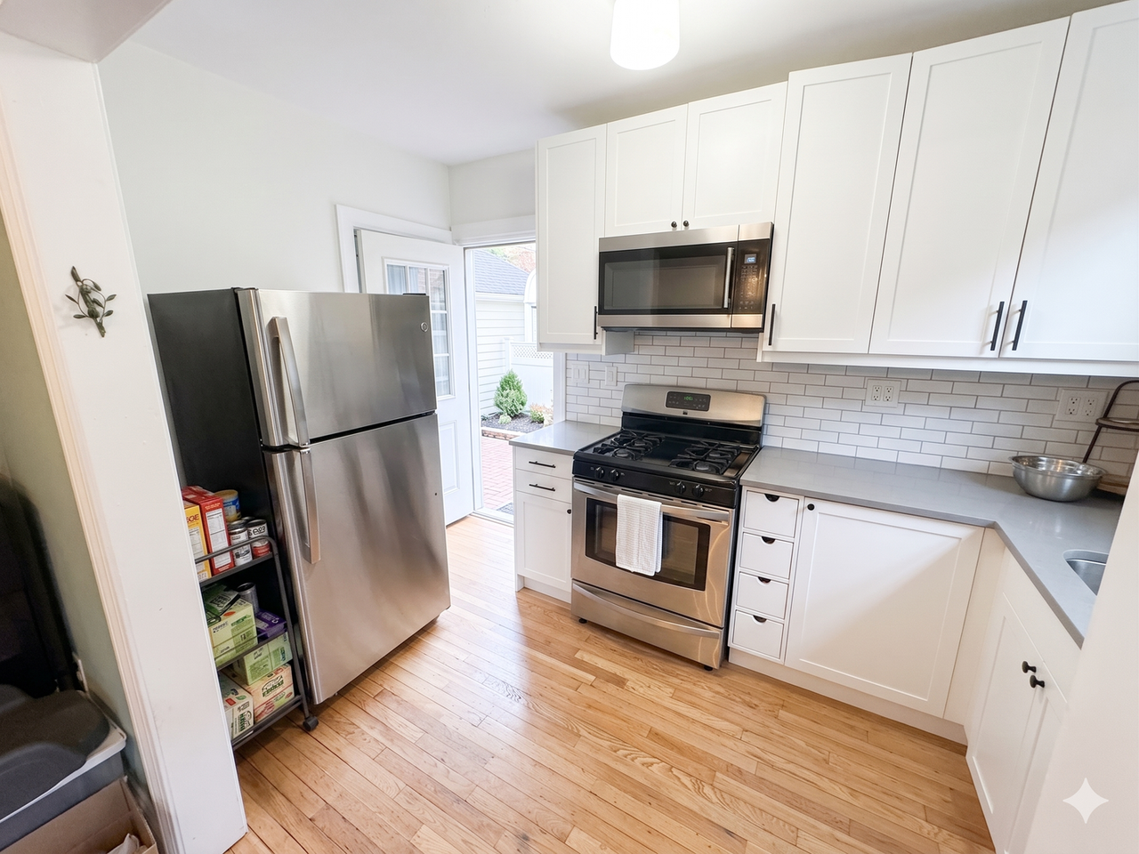 1458 N Euclid Ave - Photo 4 of 10