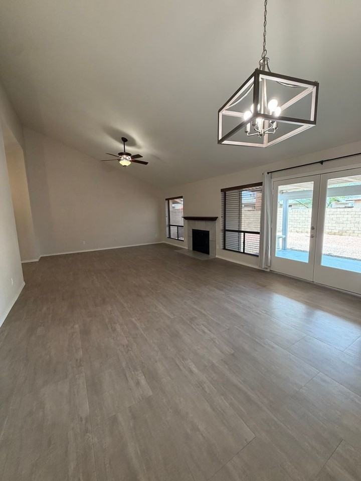 1716 E Redfield Rd - Photo 4 of 20