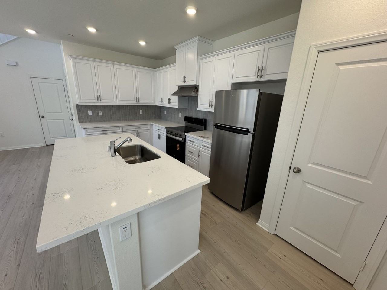 15993 Alamo Ct - Photo 7 of 27