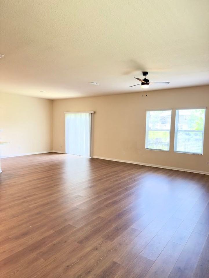 124 Teakwood Dr - Photo 4 of 16