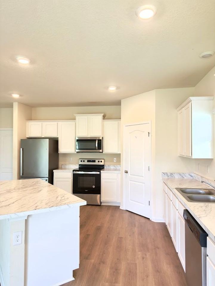 124 Teakwood Dr - Photo 5 of 16