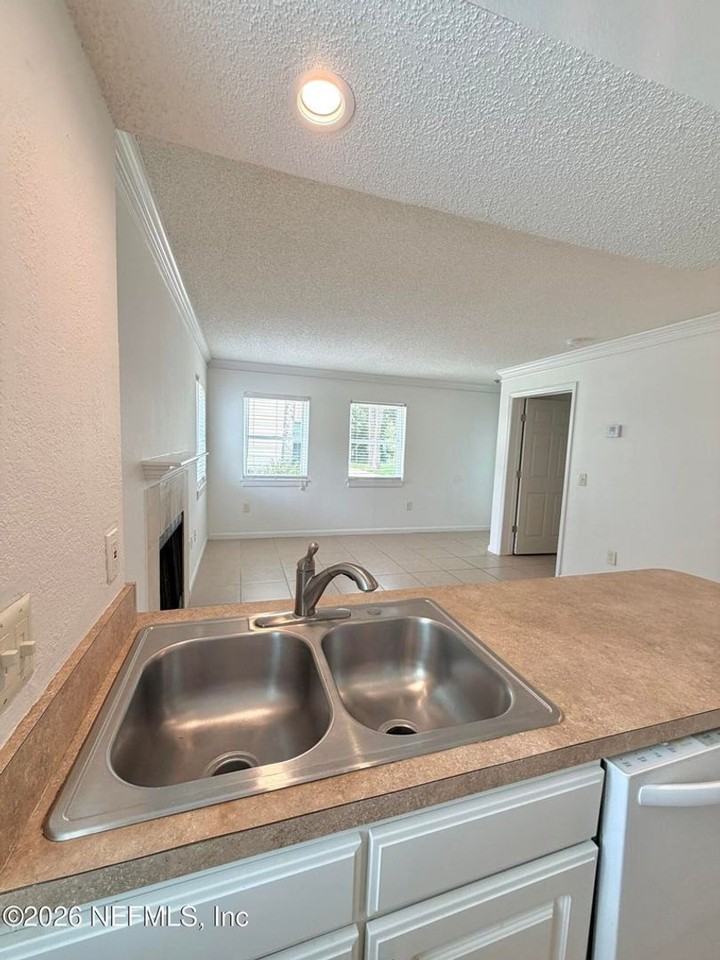 100 Fairway Park Blvd - Photo 6 of 10