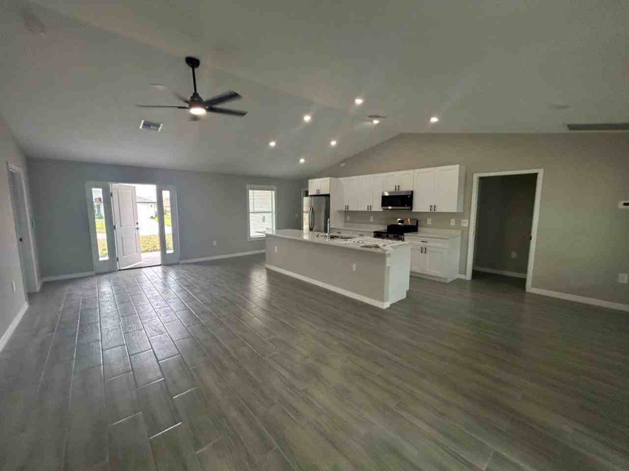 1312 Ne 1st St - Photo 2 of 11